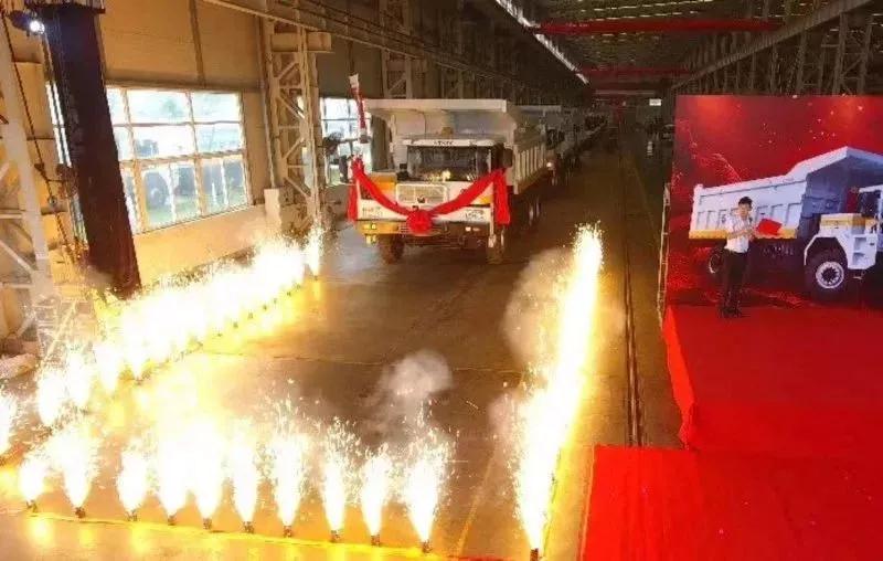 乐天堂官网首台！响应国家打赢蓝天保卫战三年行动计划--乐天堂官网重装纯电动矿用车下线